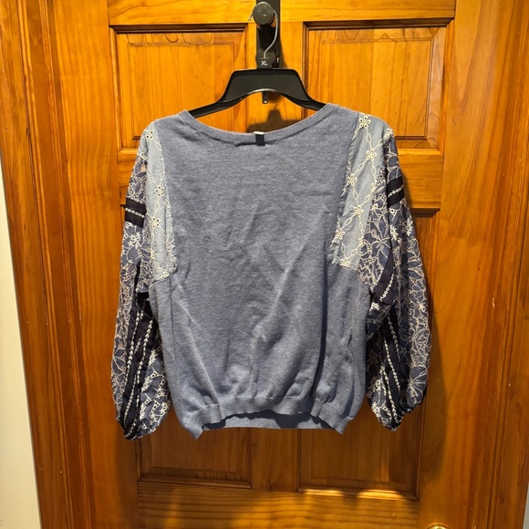 Chico's Eyelet Embroidered Balloon Sleeve Sweater in Blue Size 1 Medium - Picture 2 of 7